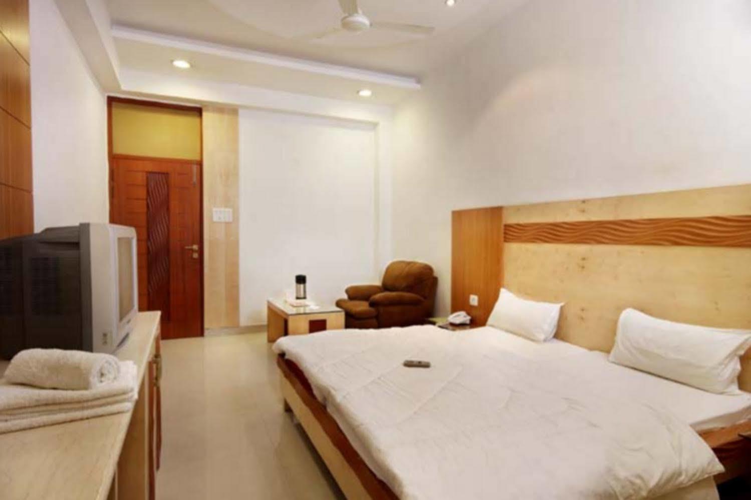 Hotel Mandakini Plaza Kanpur Cameră foto